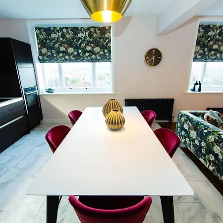 The Captains At Rounton By Maison Parfaite- Sea Views - Parking - Robin Hoods Bay Holiday home *
